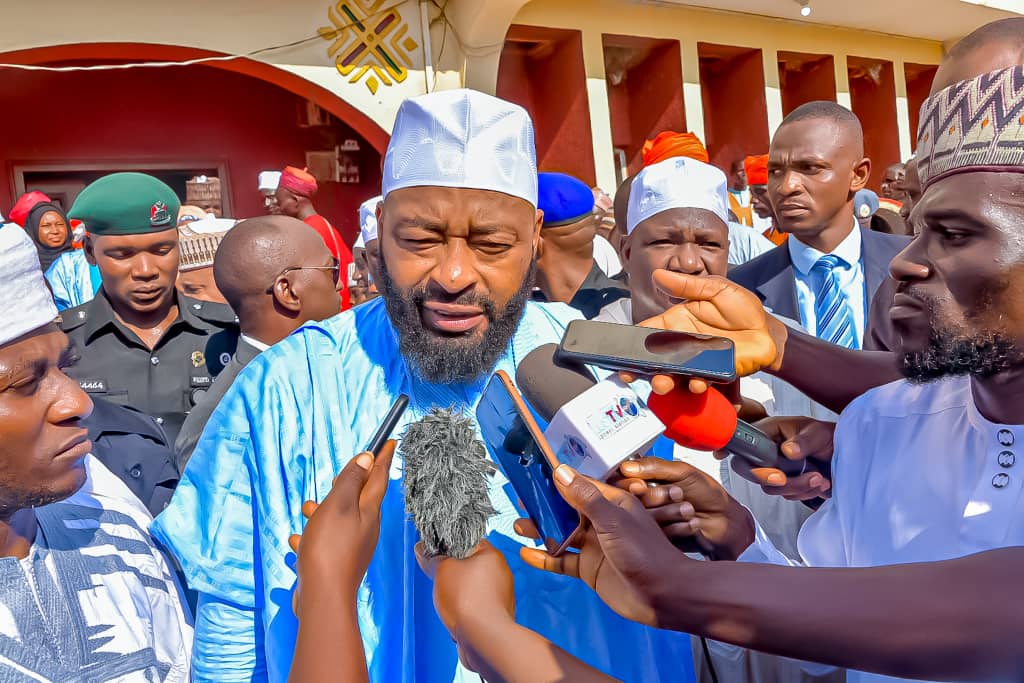 Niger: Gov Bago condemns robbery at Emir’s palace