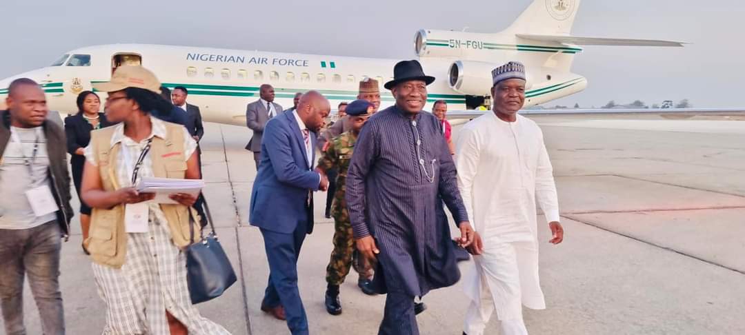 Jonathan arrives Zimbabwe ahead general elections