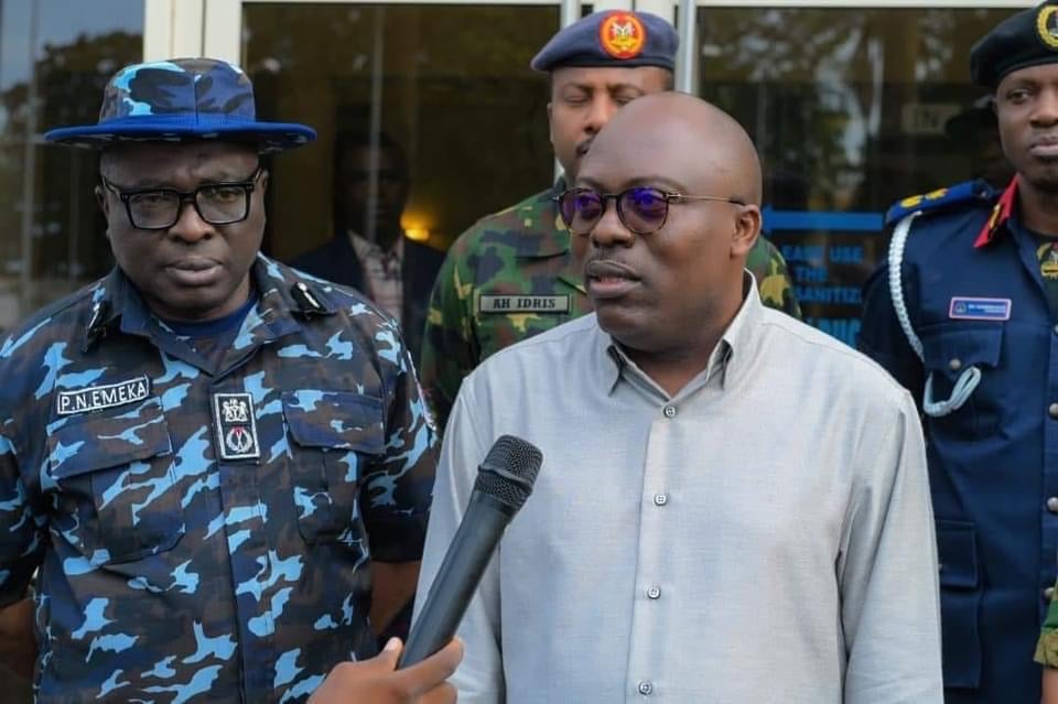 Gov Fubara meets security chiefs, vows to apprehend killers of Rivers DPO